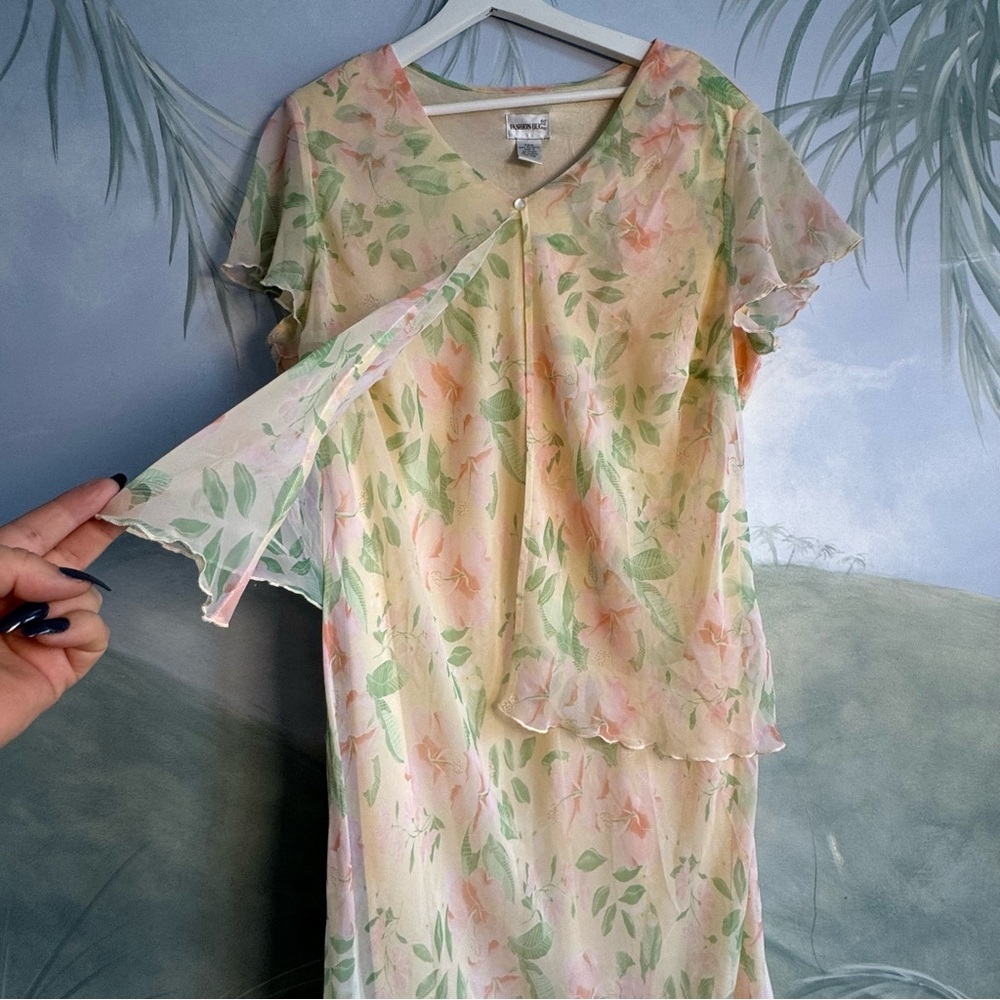 Fashion Bug Floral V-Neck Dress, size 22W, cream pink green color - Picture 3 of 9